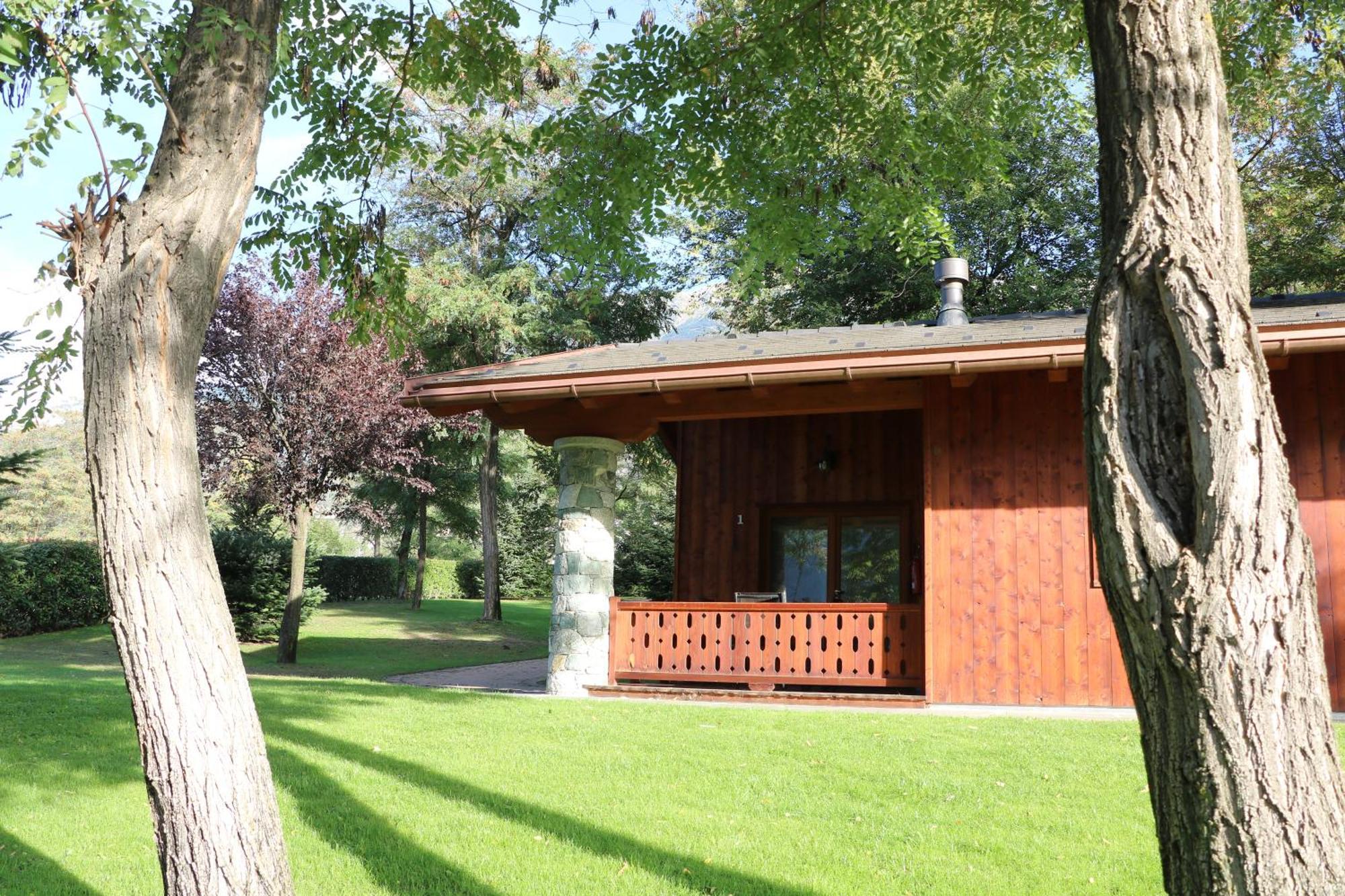 Lazy Bee Camping Village Aosta Kültér fotó