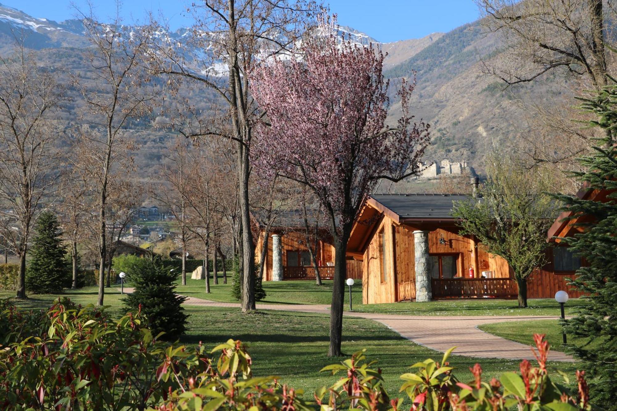 Lazy Bee Camping Village Aosta Kültér fotó